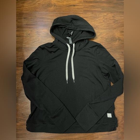 Vuori Tops - Vuori Halo Essential Hoodie Size XS